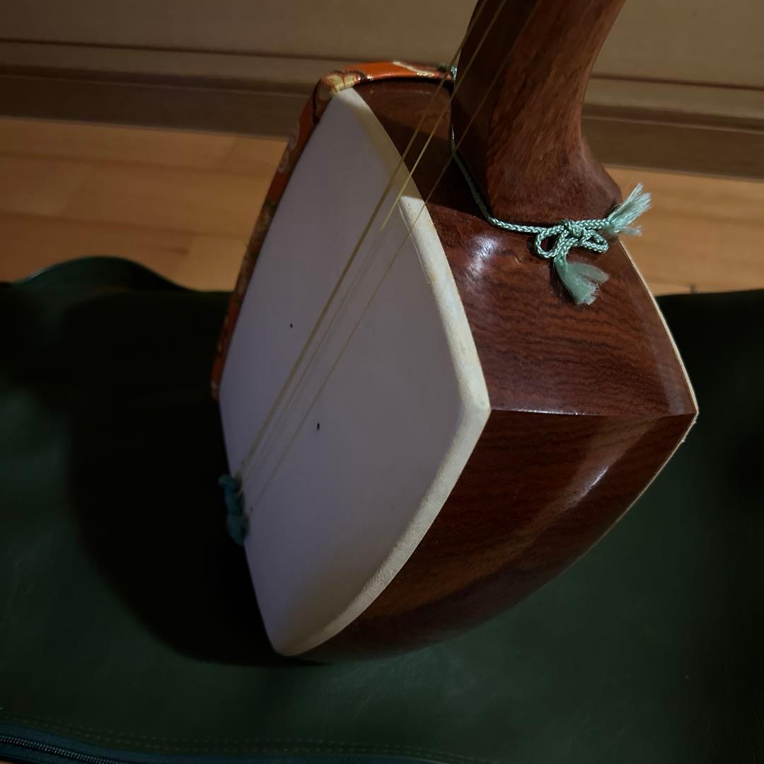 三味線本体 ソフトケース付き　細棹　秋田三味線　長唄等　３弦