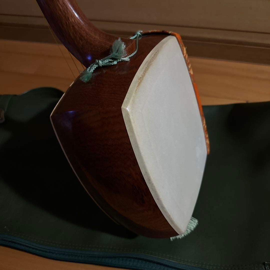 三味線本体 ソフトケース付き　細棹　秋田三味線　長唄等　３弦