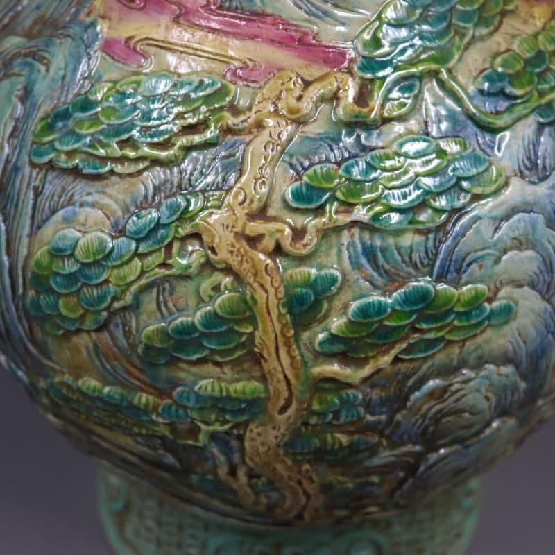 清乾隆粉彩浮彫刻山水魚尾瓶 景徳鎮 陶磁器 装飾品 工芸品美術品 置物