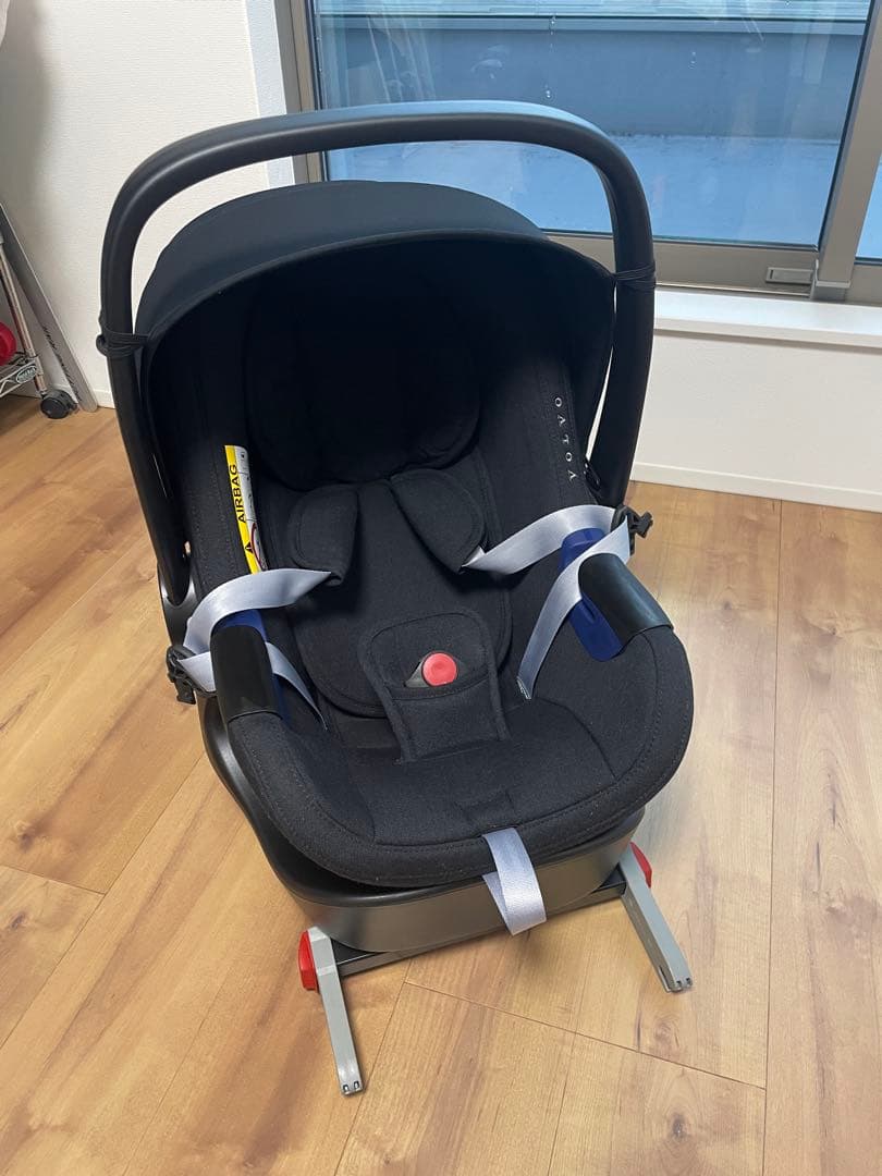 britax i-Size ブラックベビーシート　ボルボ