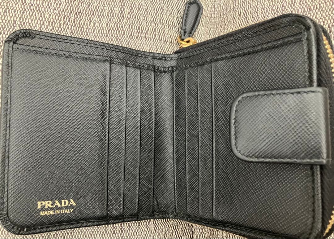 PRADA サフィアーノ レザー 二つ折り財布 トライアングル 三角ロゴ