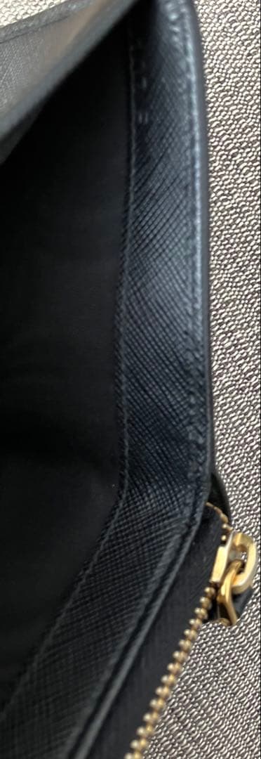 PRADA サフィアーノ レザー 二つ折り財布 トライアングル 三角ロゴ