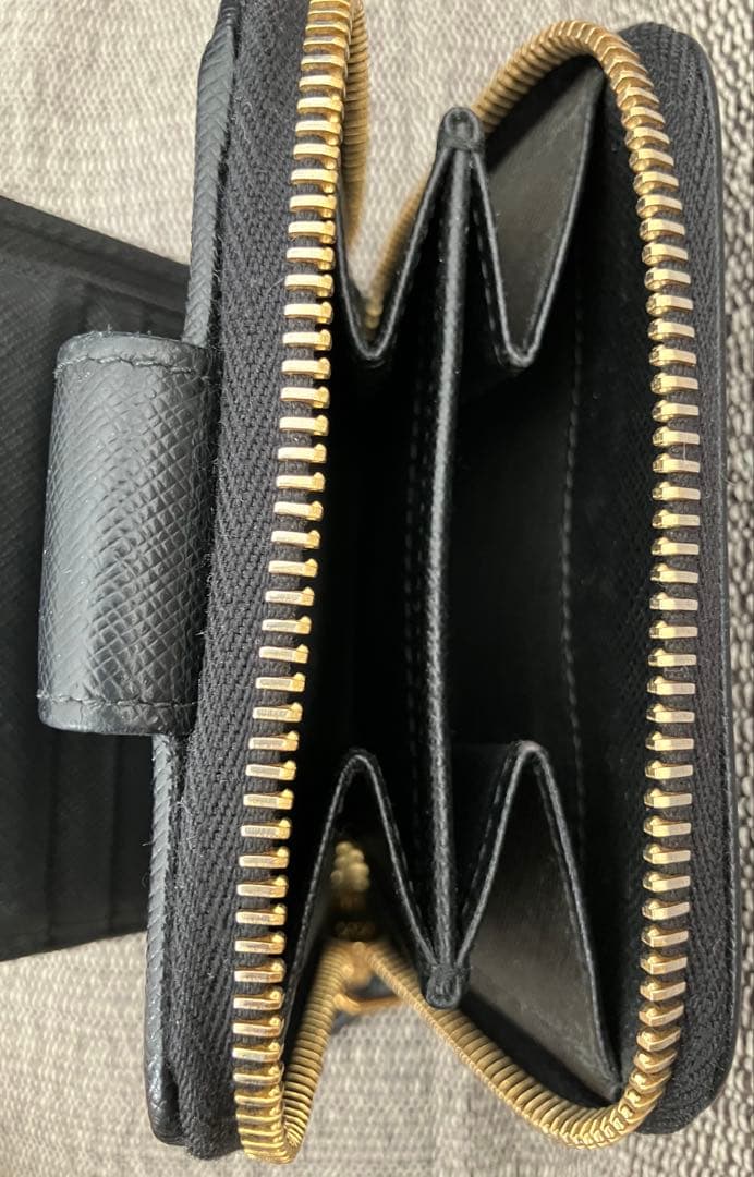 PRADA サフィアーノ レザー 二つ折り財布 トライアングル 三角ロゴ