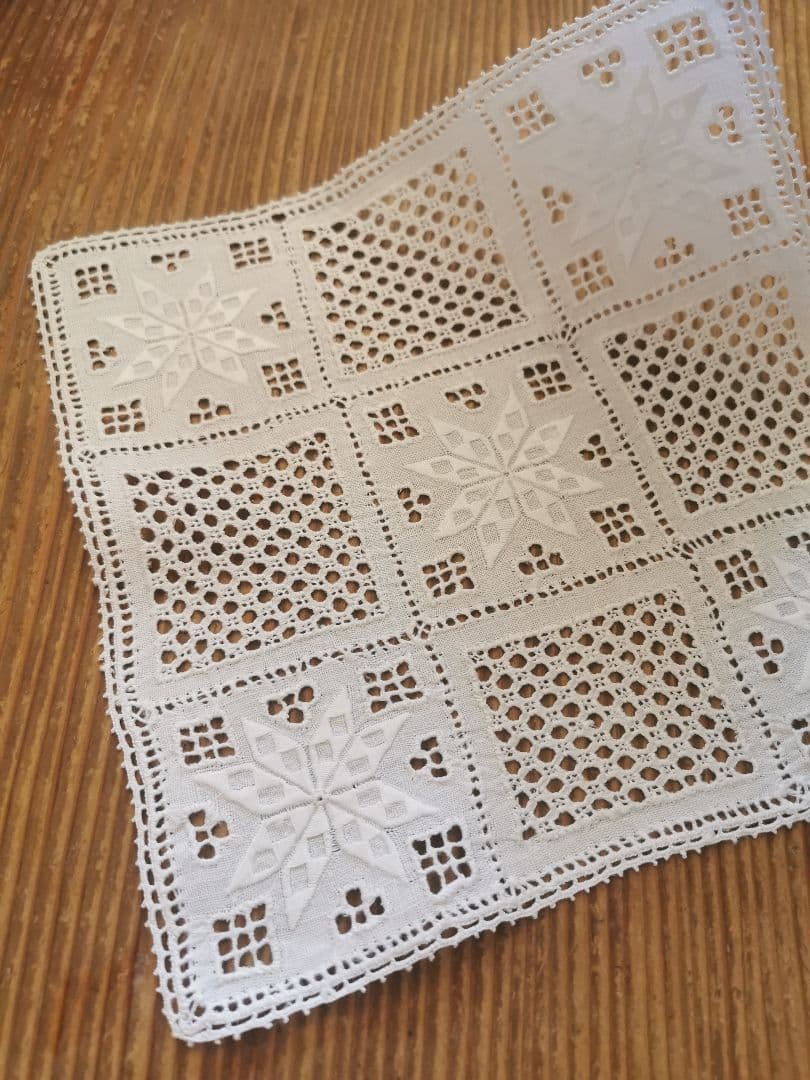 ヴィンテージ 北欧ハーダンガー/ヒデボ 白糸刺繍 ドローンワーク スクエアクロス