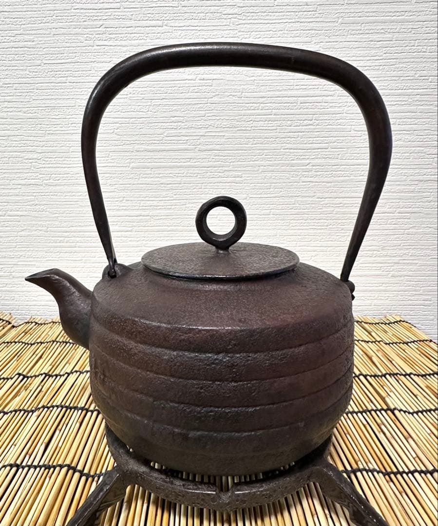 ＵＳＥＤ、良品　岩手県奥州 佐秋鋳造所 佐藤守巨造 真作保証　南部鉄瓶 南部鉄器