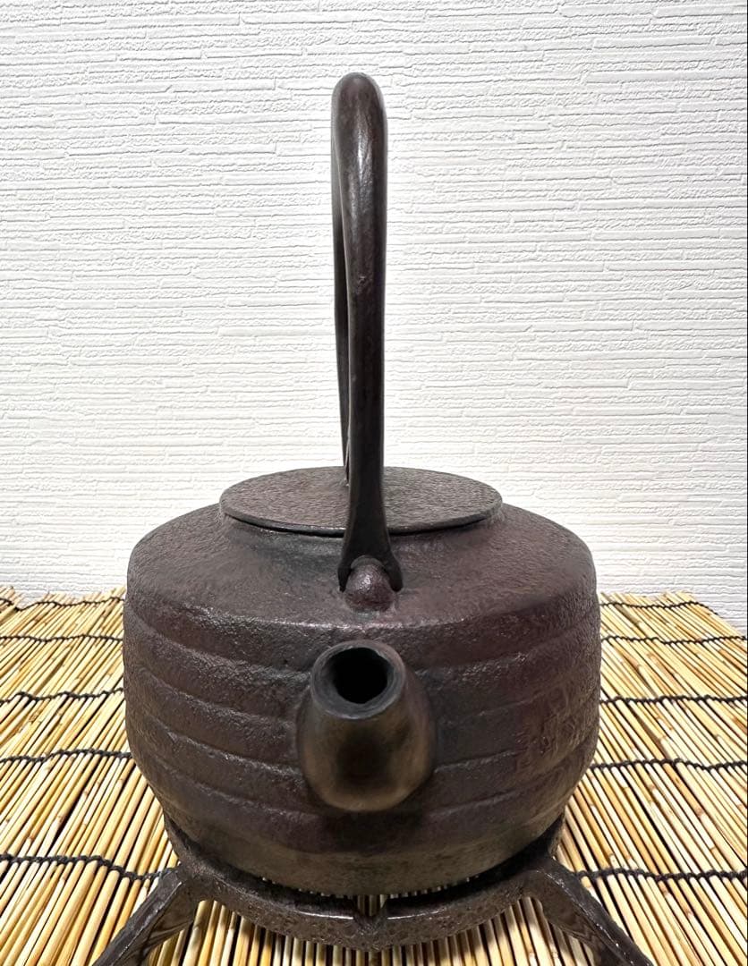 ＵＳＥＤ、良品　岩手県奥州 佐秋鋳造所 佐藤守巨造 真作保証　南部鉄瓶 南部鉄器