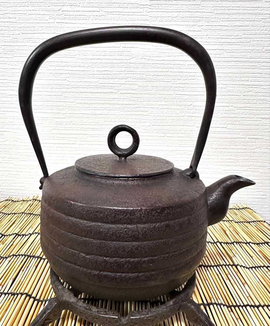 ＵＳＥＤ、良品　岩手県奥州 佐秋鋳造所 佐藤守巨造 真作保証　南部鉄瓶 南部鉄器