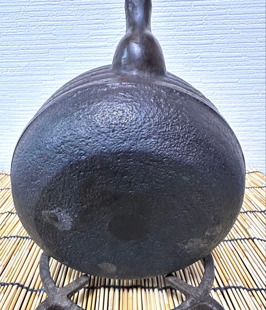 ＵＳＥＤ、良品　岩手県奥州 佐秋鋳造所 佐藤守巨造 真作保証　南部鉄瓶 南部鉄器