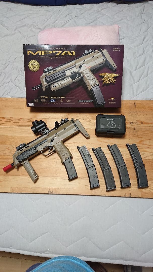 東京マルイMP7A1 ガスガン レッドドットサイト付き