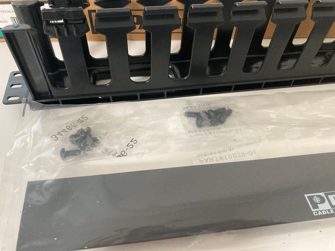 PANDUIT 　ケーブルマネージャー　ケーブル管理パネル