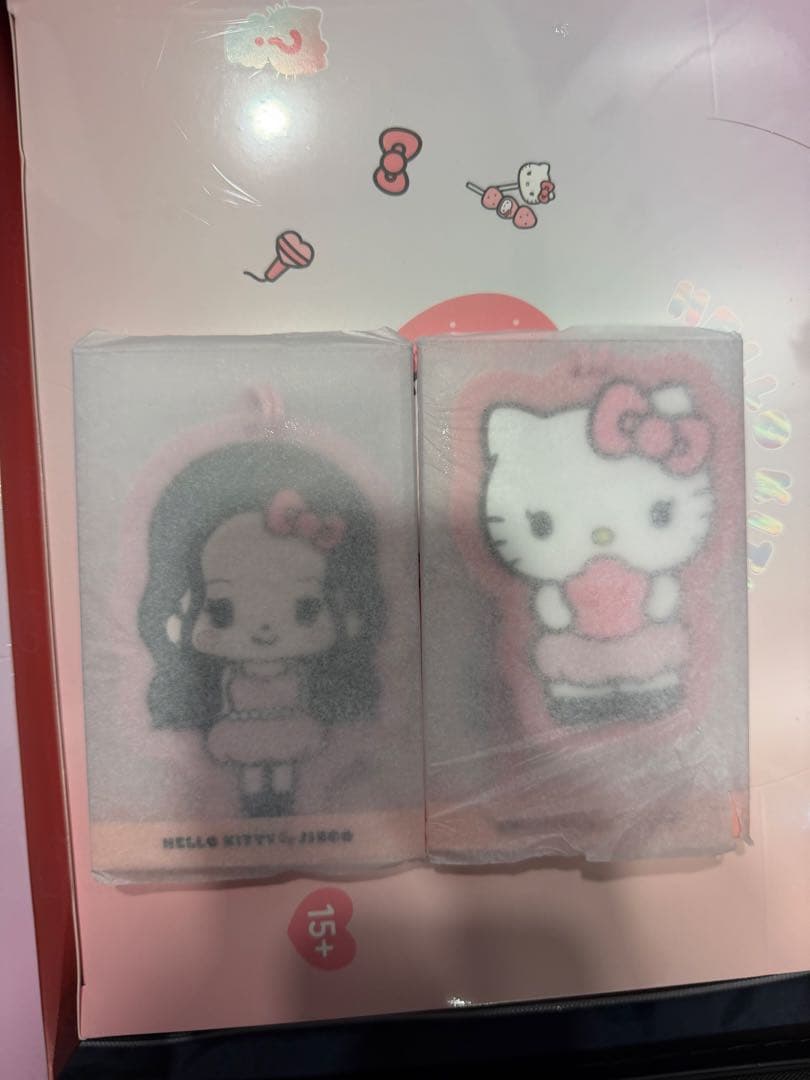 BLACKPINK JISOO ジス ハローキティラゲージタグ キーホルダー