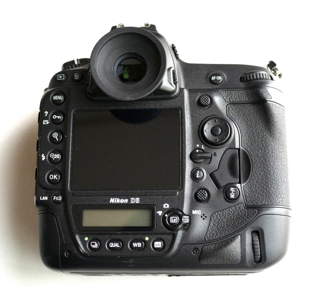 Nikon D5 一眼レフカメラ