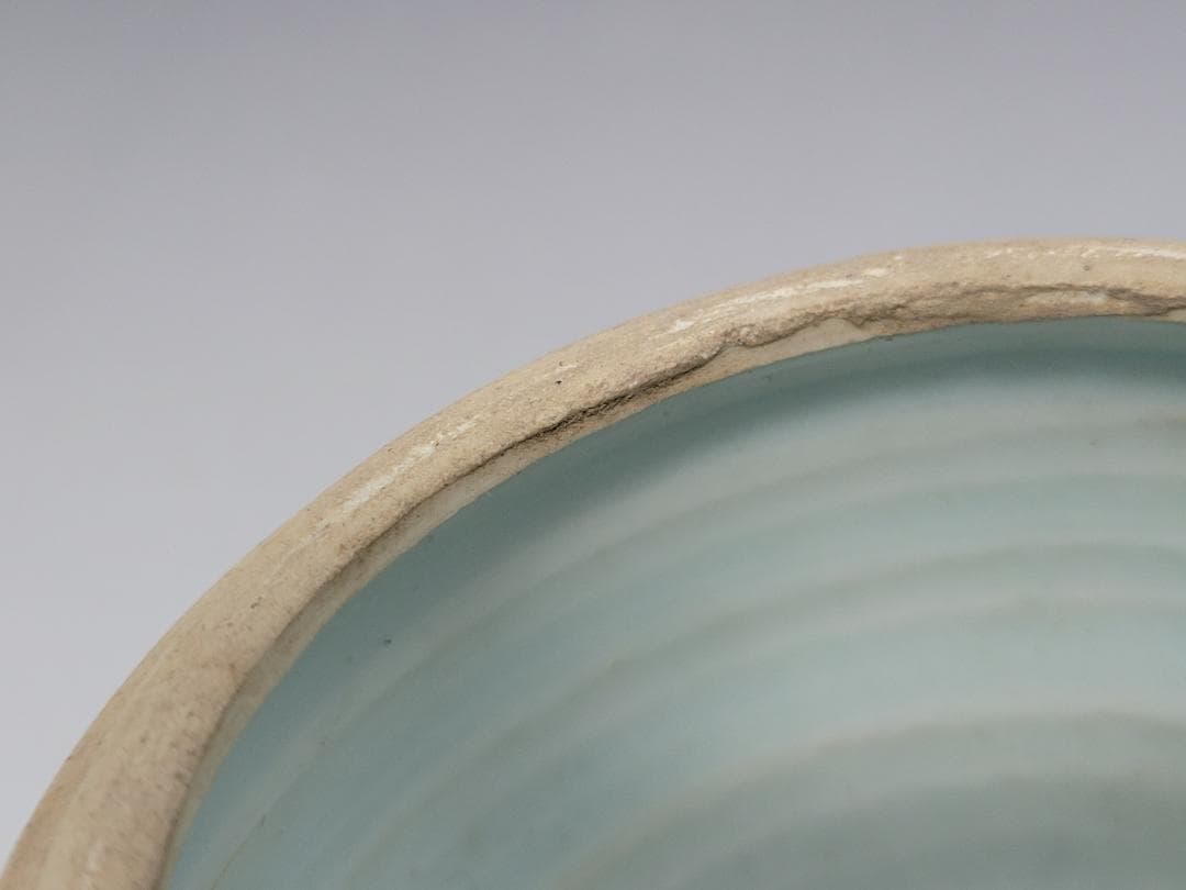 青白釉 陽透刻紋 蓋香炉 宋元時代 高さ約9.9cm