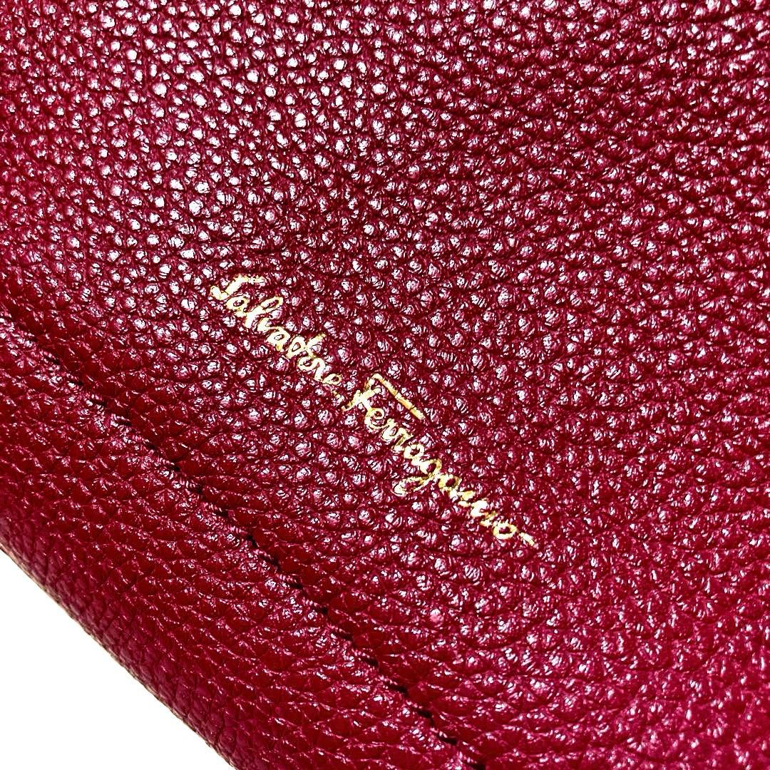 フェラガモ　イタリアンレザーハンドバッグ（バーガンディ）