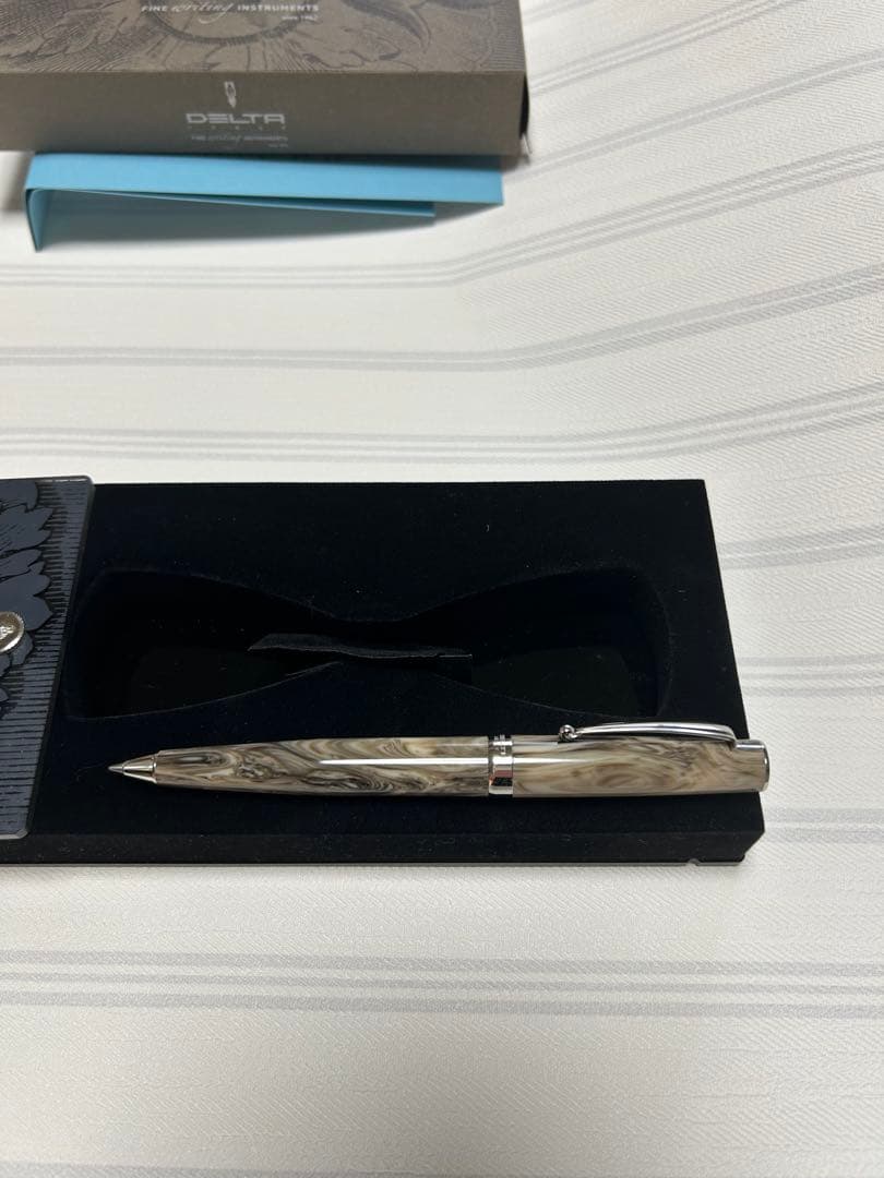 【新品・未使用】DELTA ボールペン インテッサ 　アイボリー