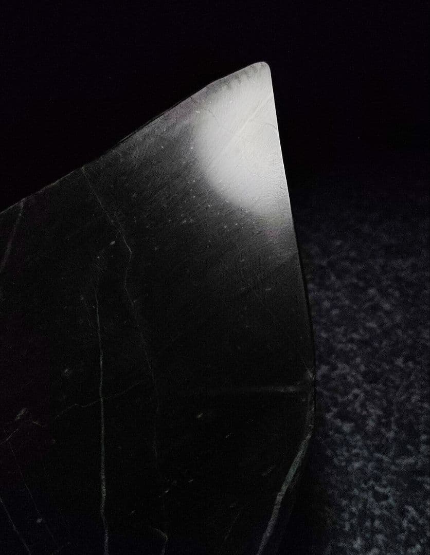 ★翡翠原石★幻の翡翠【秩父ブラックネフライト磨き407ｇ】