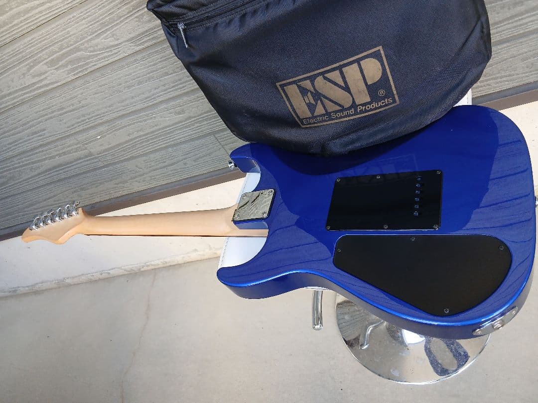 Charvel エレキギター (ブルー) ESPケース付き
