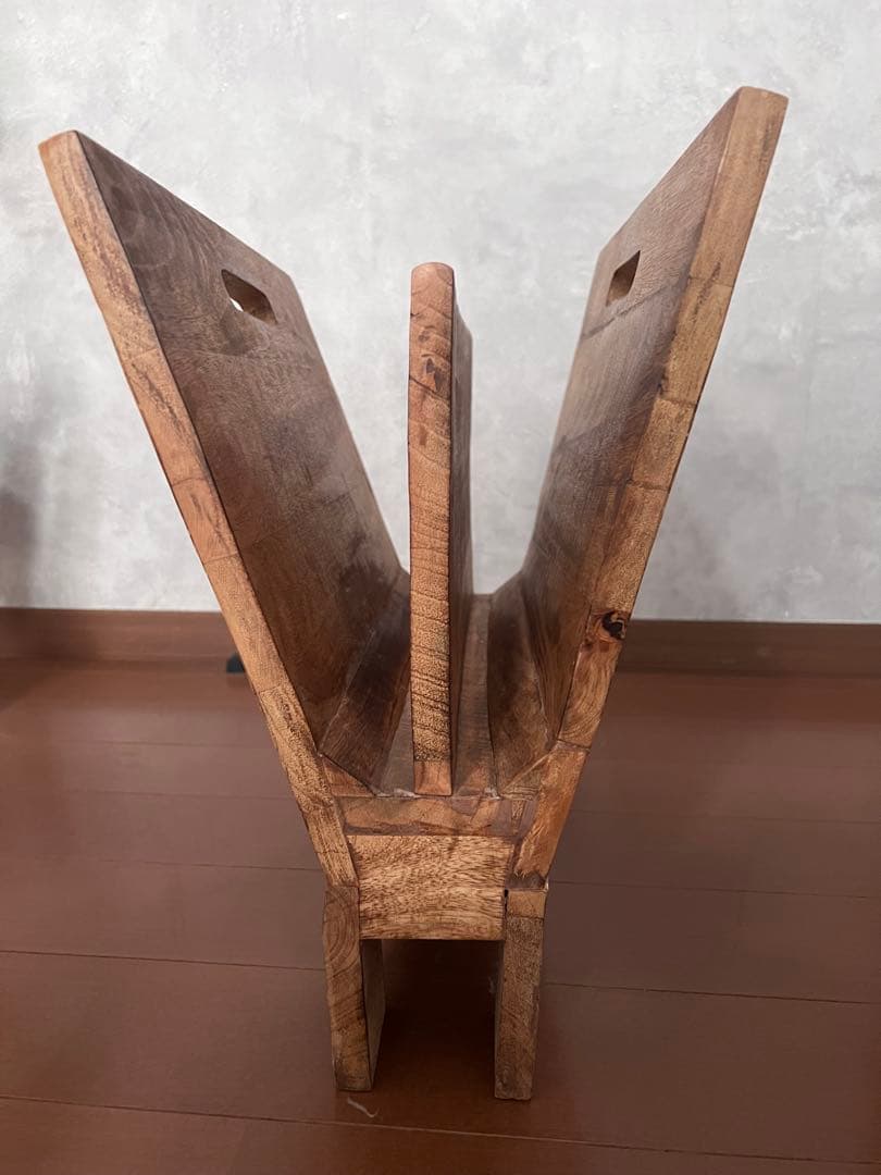 アンティークな木製彫刻入りマガジンラック 手彫り