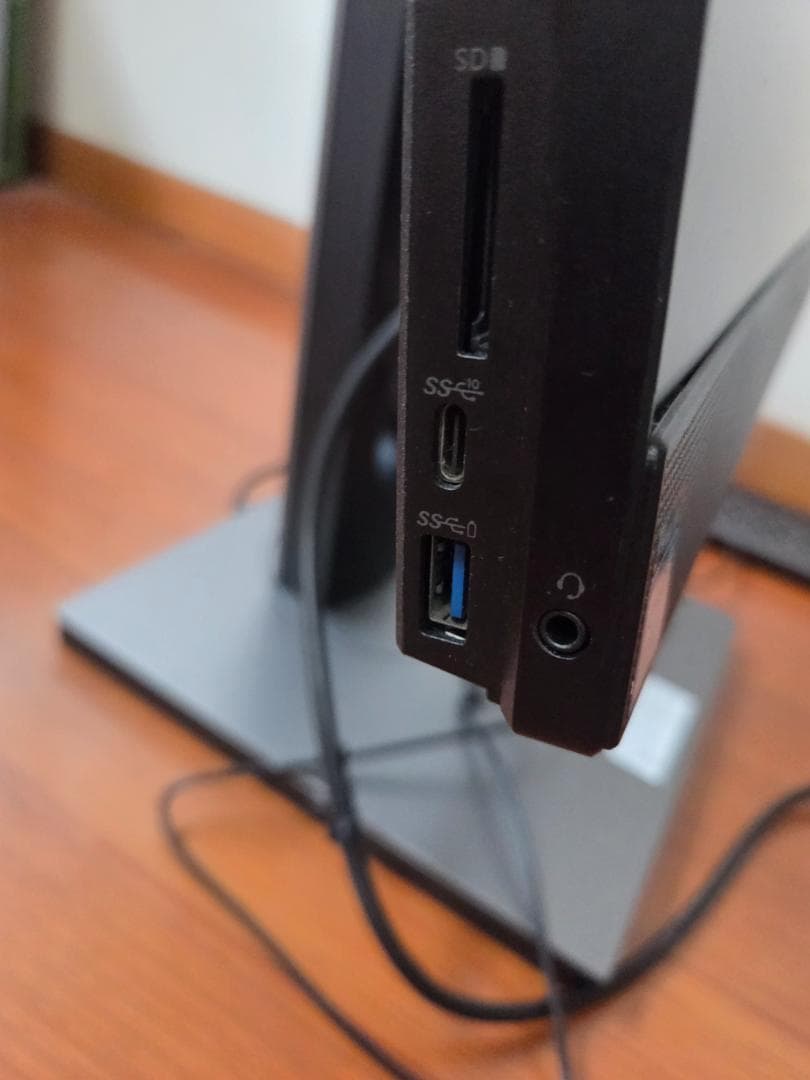 DELL OptiPlex 7470 AIO 　液晶一体型 パソコン　23.8型