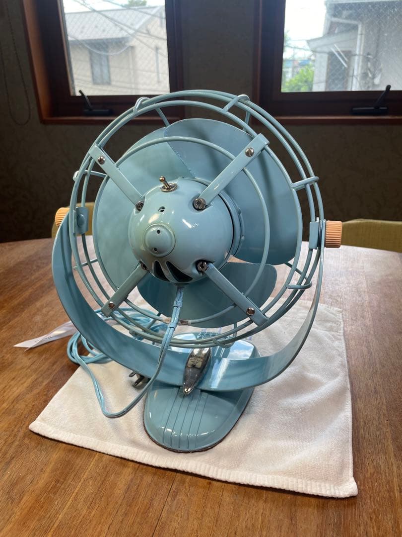 Toshibaレトロ扇風機　陽に向かう燕・向日葵のイメージデザインecoで涼しく