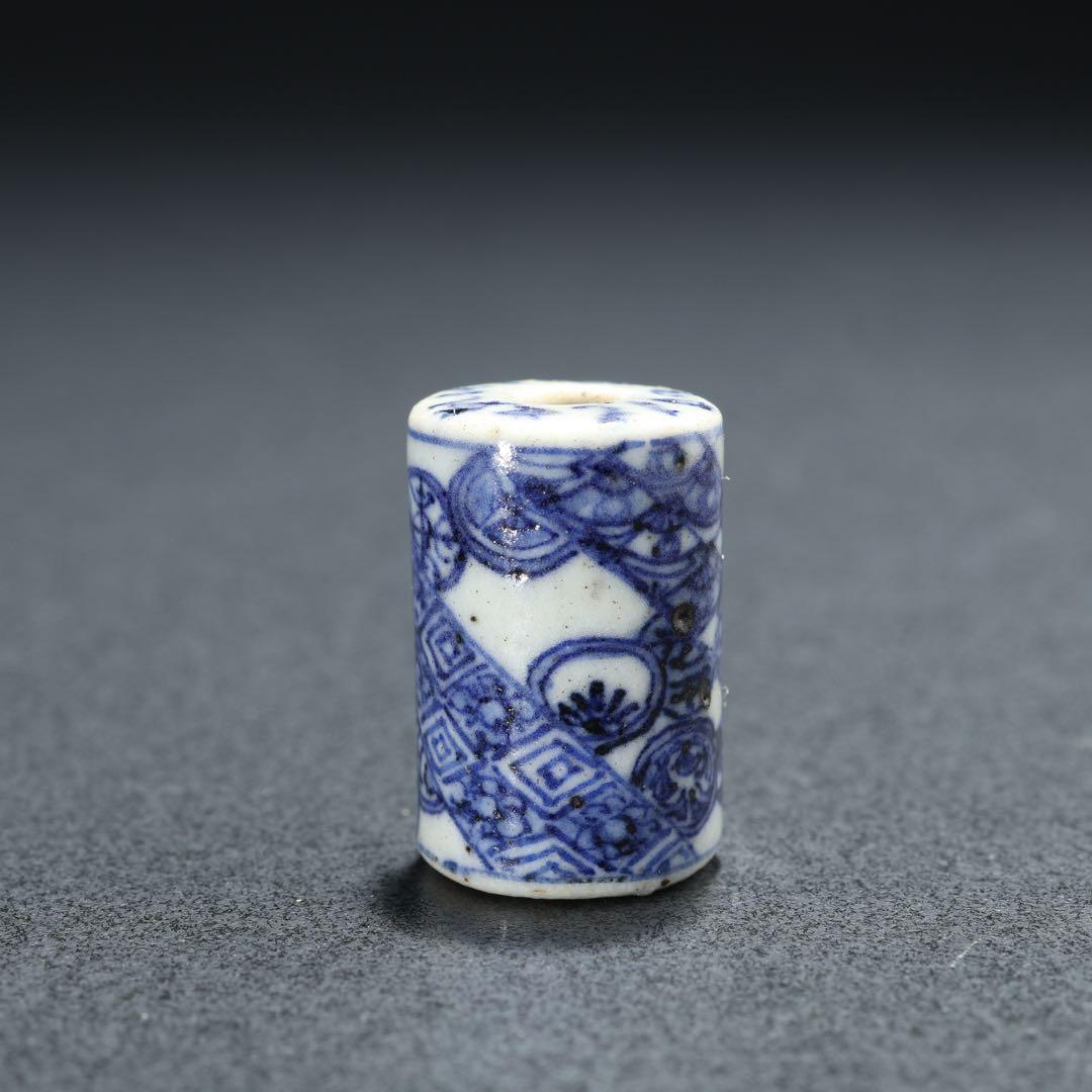 緒締玉　管玉形　染付家紋尽くし　陶磁器　骨董　R1432