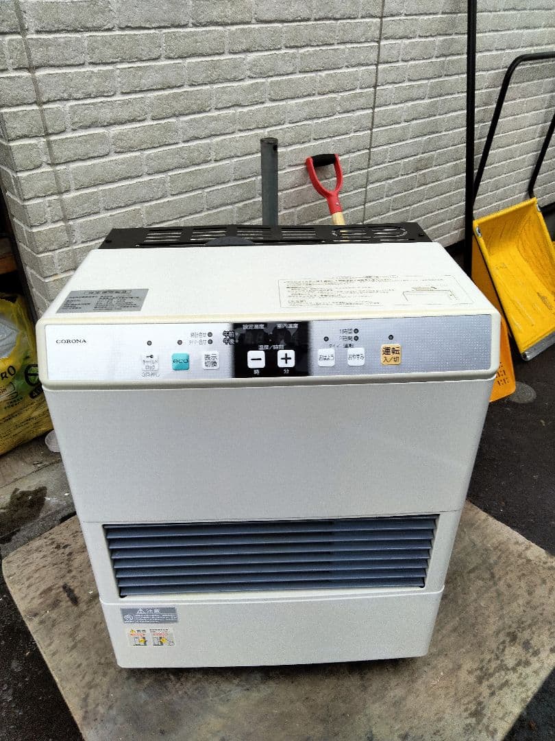 札幌発コロナFF温風石油ストーブ！品番「FF‐5213GS」2013年式中古品②
