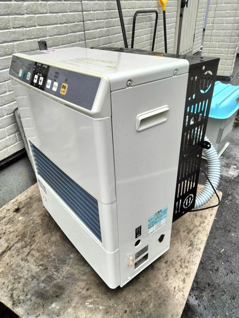 札幌発コロナFF温風石油ストーブ！品番「FF‐5213GS」2013年式中古品②