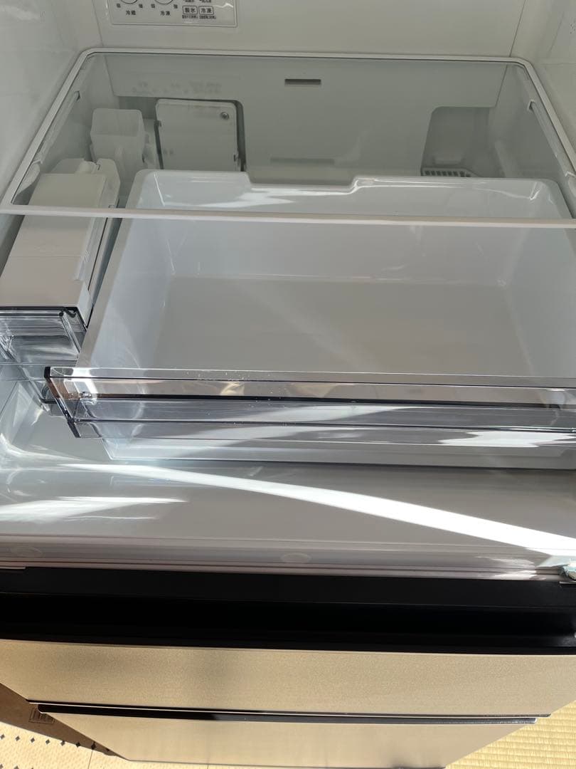 ☆美品☆ 2025年製　TOSHIBA 3ドア冷蔵庫 GR-W33SC(KZ)