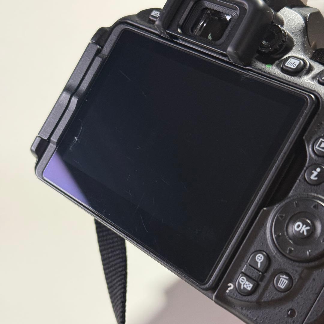 Nikon デジタル一眼レフカメラ D5600 ダブルズームキット バッグ付き