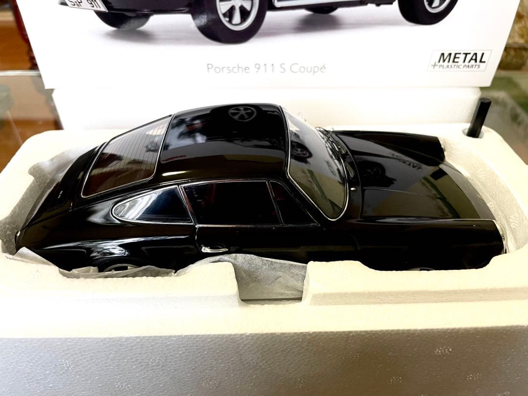 価格変更 1/18 シュコー ポルシェ911S クーペ1973ブラック 未展示品