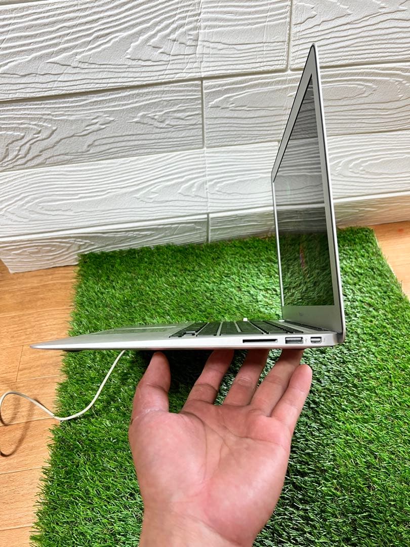 Apple MacBook Air 13インチ core i7