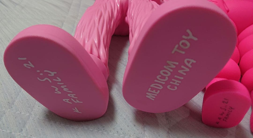 カウズ KAWS FAMILY PINK ファミリー 開封済み 中古品