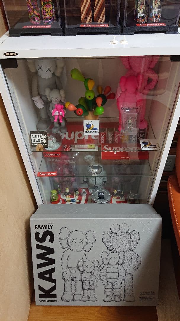 カウズ KAWS FAMILY PINK ファミリー 開封済み 中古品