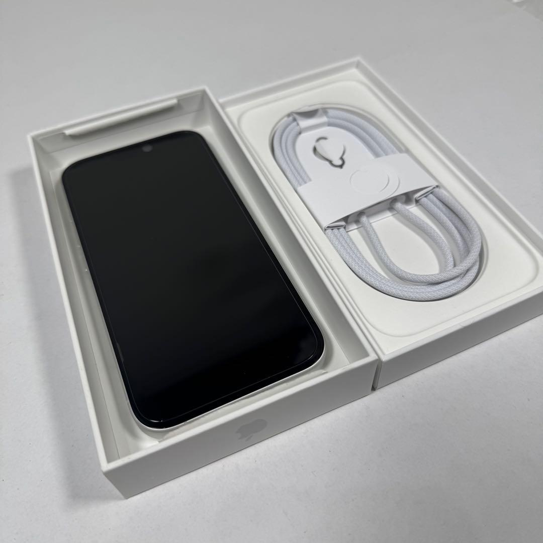 【美品】iPhone16 128GB本体+おまけ付