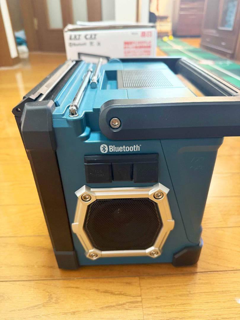 【なつ】マキタ 充電式ラジオ付 テレビ TV100