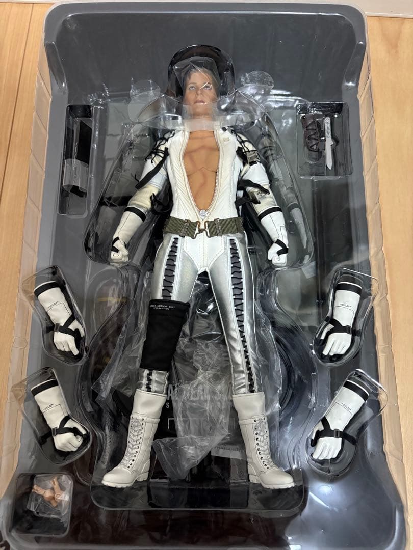 ホットトイズ　メタルギアソリッド3 1/6 ザ・ボス　MGS3 THE BOSS