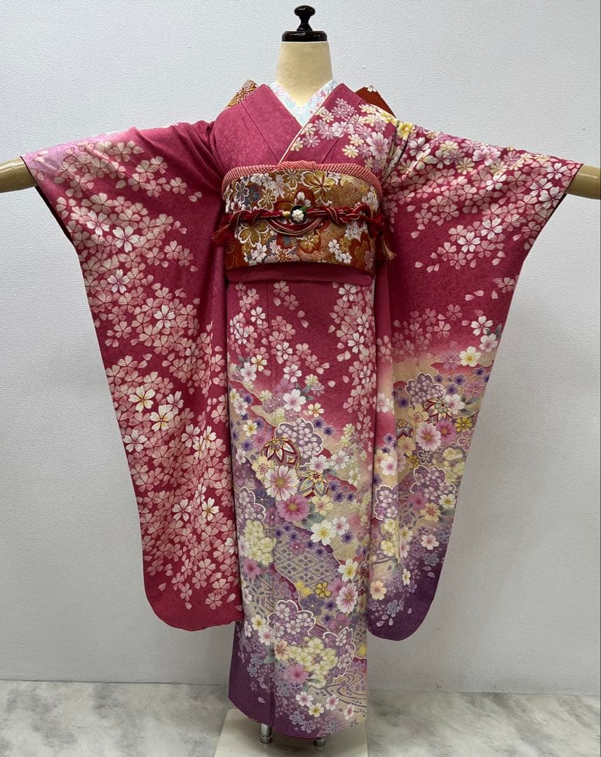 振り袖　フルセット　長襦袢付　ピンク　成人式　金彩加工　刺繍入り　銀通し　704