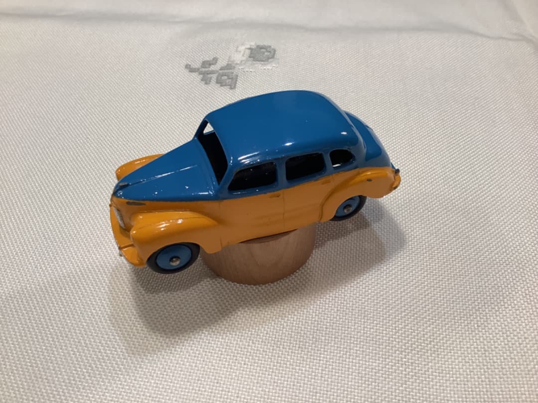 オールドディンキートイズ　Austin Devon ミニカー