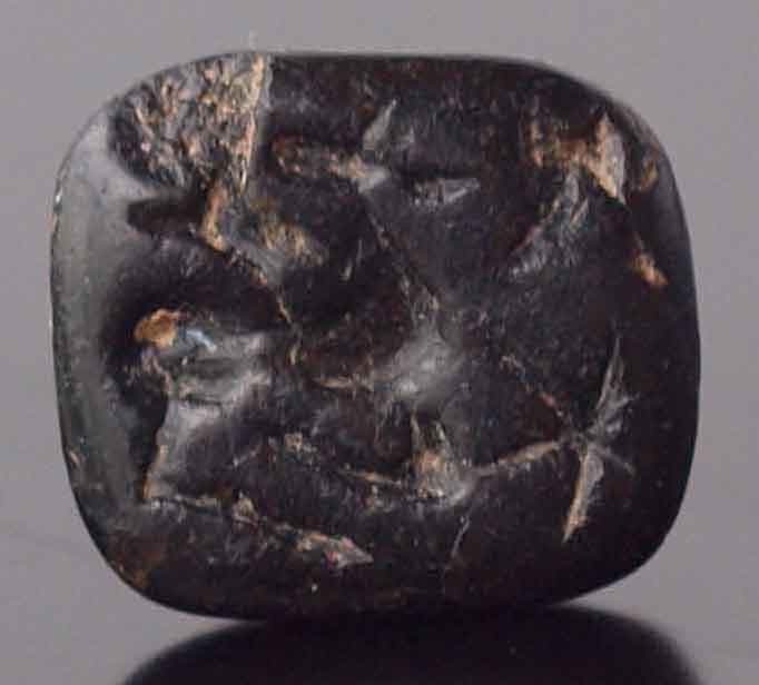 艶のある角型黒曜石に星と鹿を刻む、孔と取っ手付きスタンプ印章　古代近東印章事情