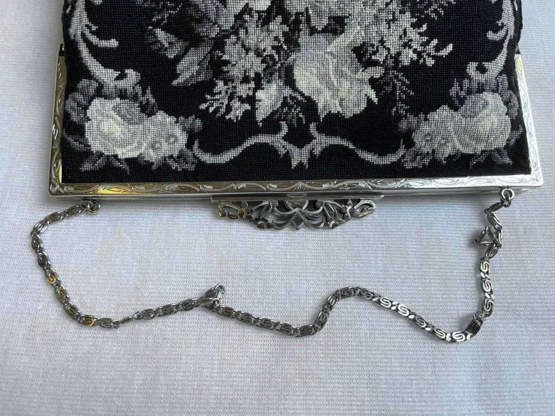 プチポワンバック　ニードルポイン 刺繍 アンティーク　モノクロ　ハンドバッグ