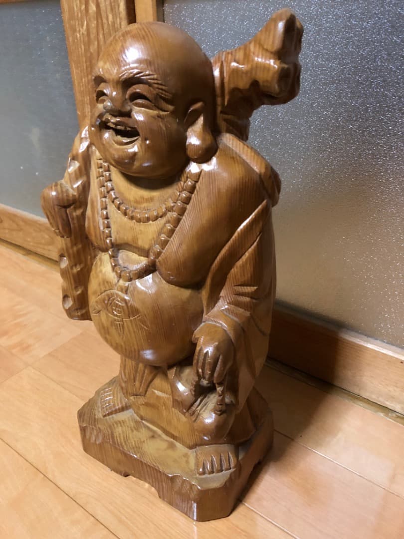 布袋尊の木の彫り物