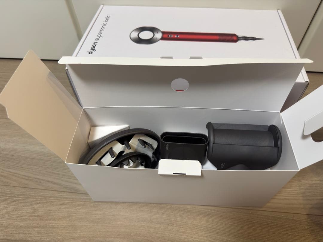 ダイソン　ドライヤースーパーソニック　限定カラー
