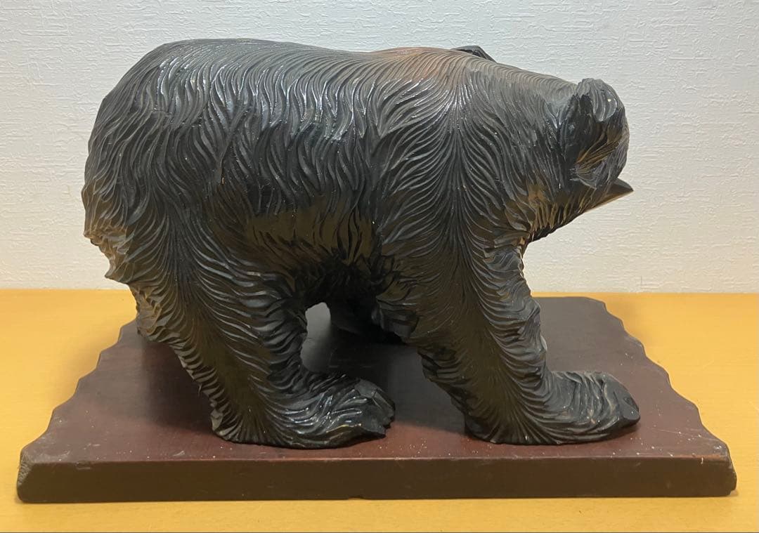 【工芸品/熊/置物】木彫り　木彫　彫刻　縁起物　インテリア　台座付き