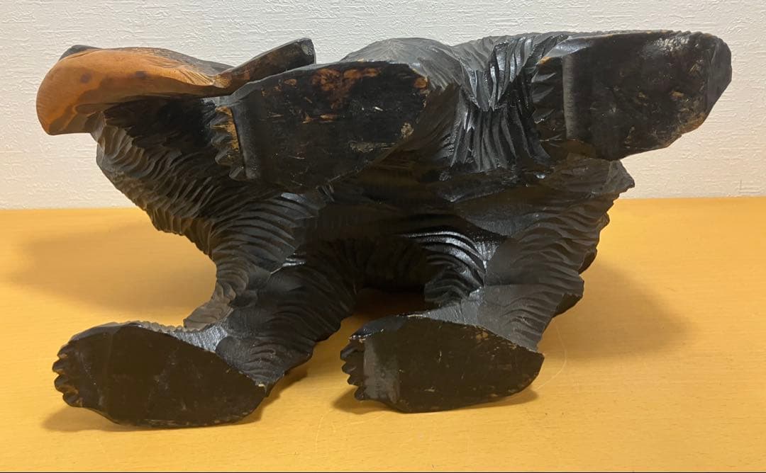 【工芸品/熊/置物】木彫り　木彫　彫刻　縁起物　インテリア　台座付き