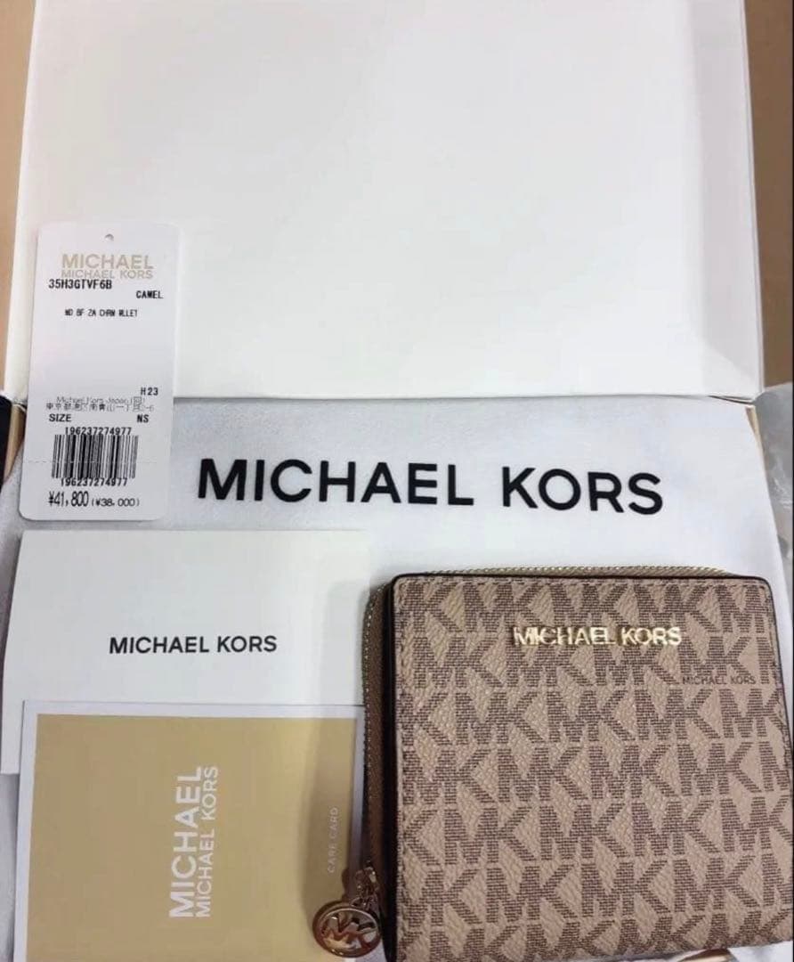 【新品】マイケルコース　二つ折財布　ジップ チャーム ウォレットミディアム