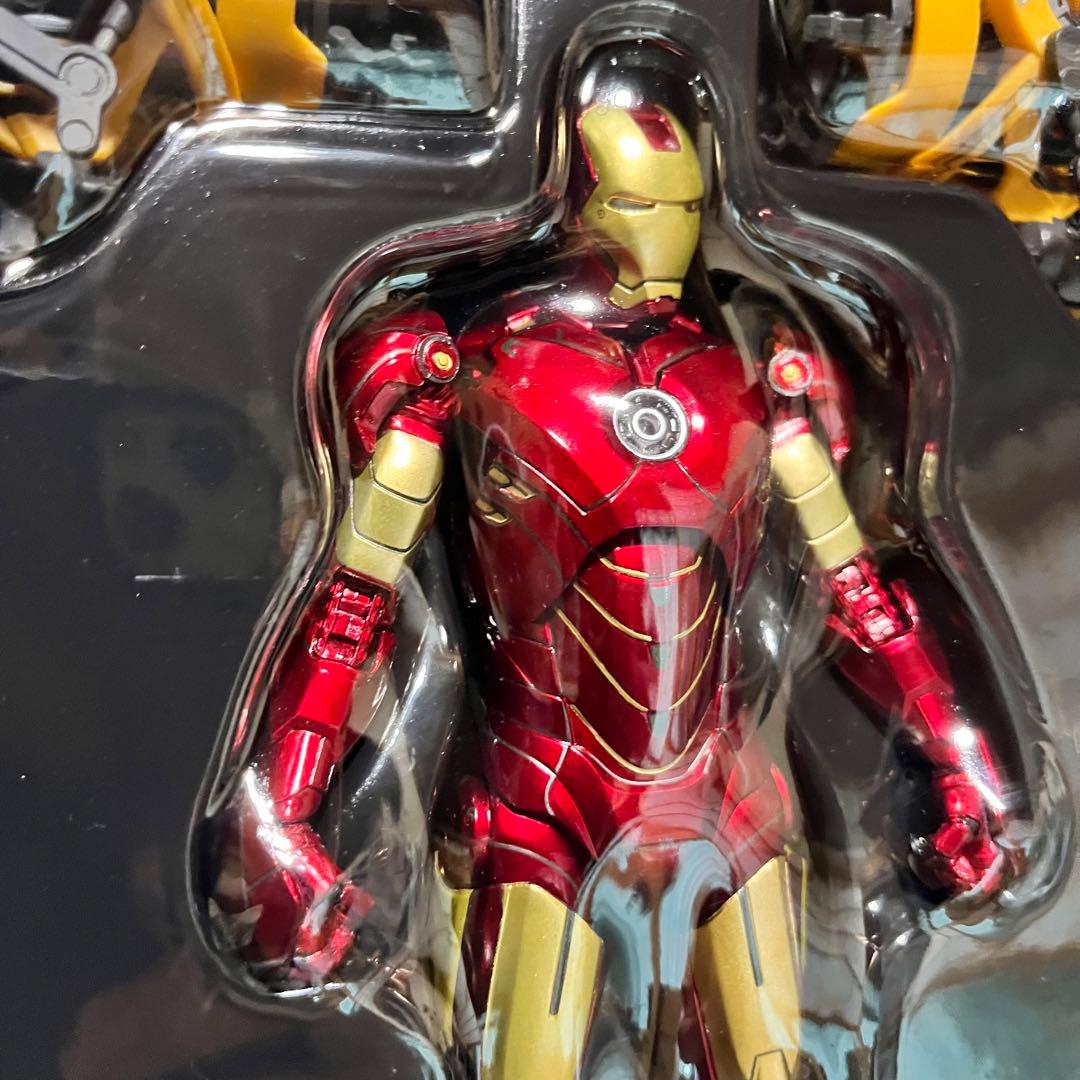 ZDtoys アイアンマン 本体＆修理台 スーツアップガントリー フィギュア