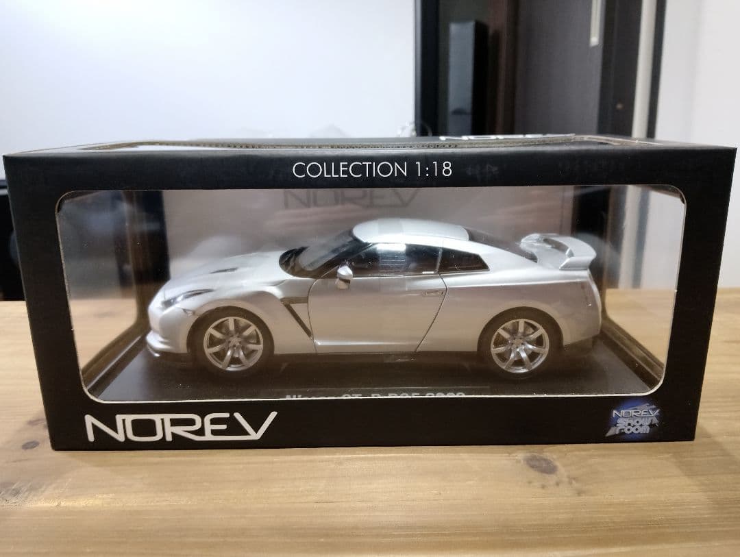 1/18 ノレブ　日産　GT-R R35 ミニカー　シルバー