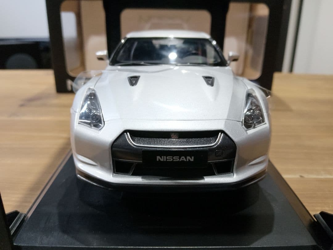 1/18 ノレブ　日産　GT-R R35 ミニカー　シルバー