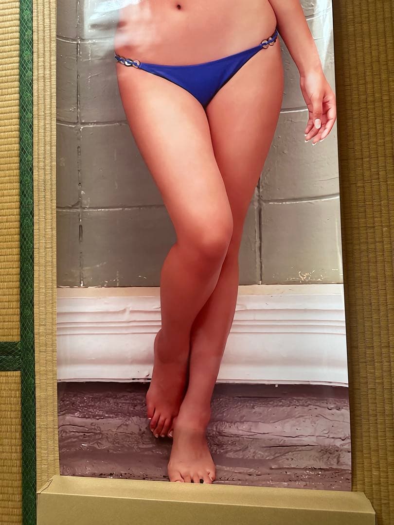 篠崎愛 等身大ポスター 青ビキニで挑発