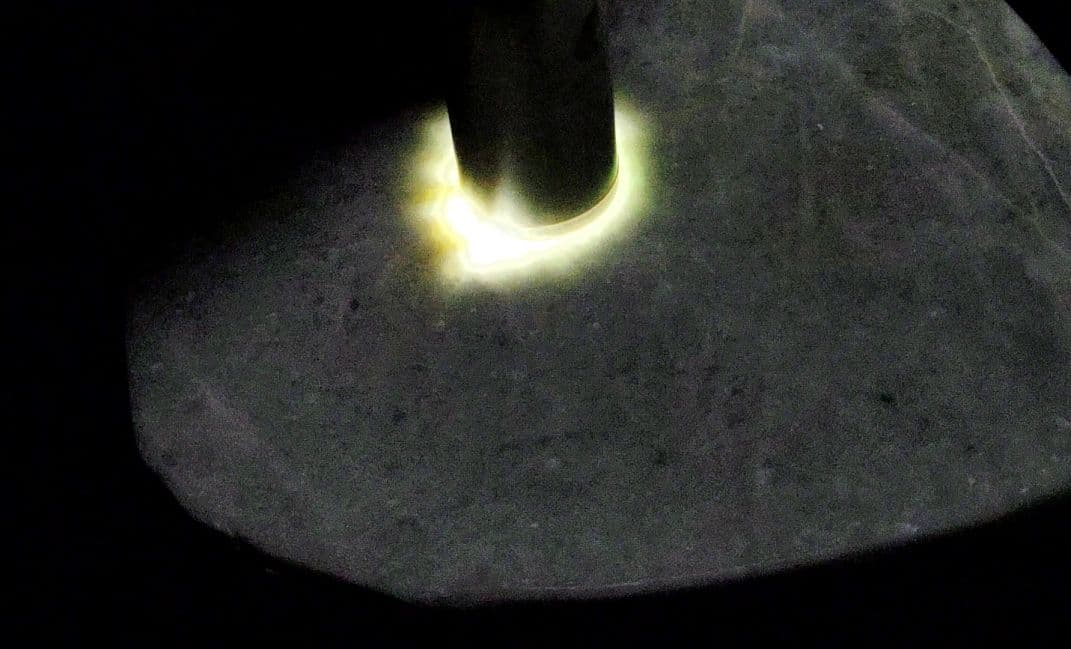 ★翡翠原石★糸魚川硬玉【底カット・ロウカン部有・379ｇ】